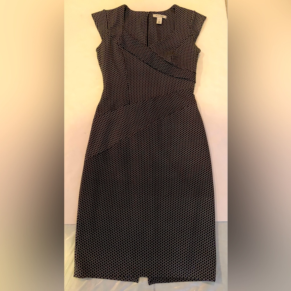 White House Black Market Quatrefoil Geo Slimming Sheath Dress Size 6 - Picture 4 of 14